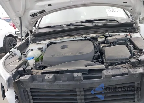 2019 Volvo Xc40 T4 R-Design z USA, uszkodzony, nr VIN YV4AC2HM4K2113680